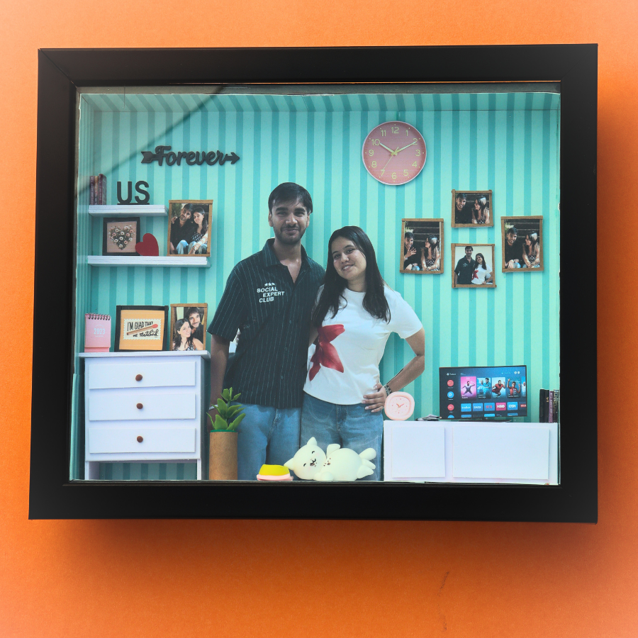 Moments in Miniature – Custom Couple Frame