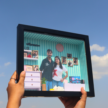 Moments in Miniature – Custom Couple Frame