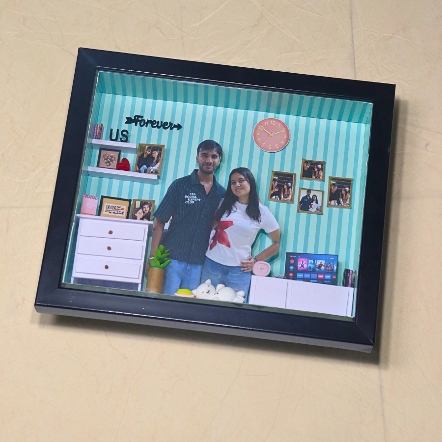 Moments in Miniature – Custom Couple Frame