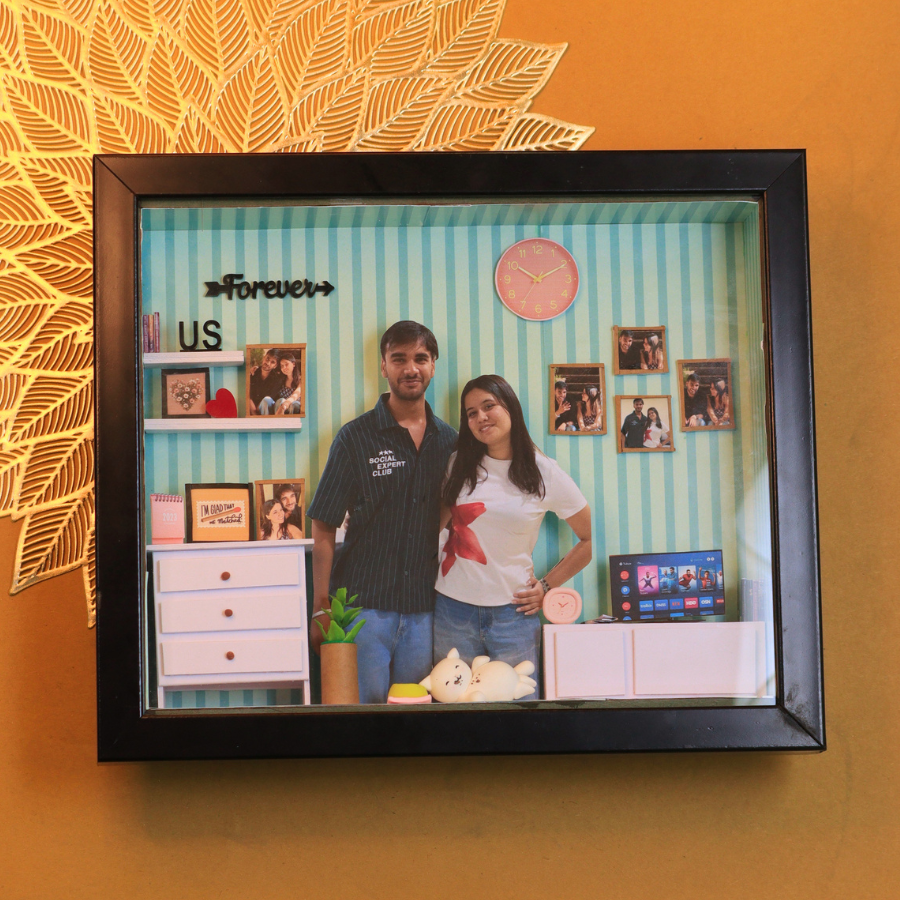 Moments in Miniature – Custom Couple Frame
