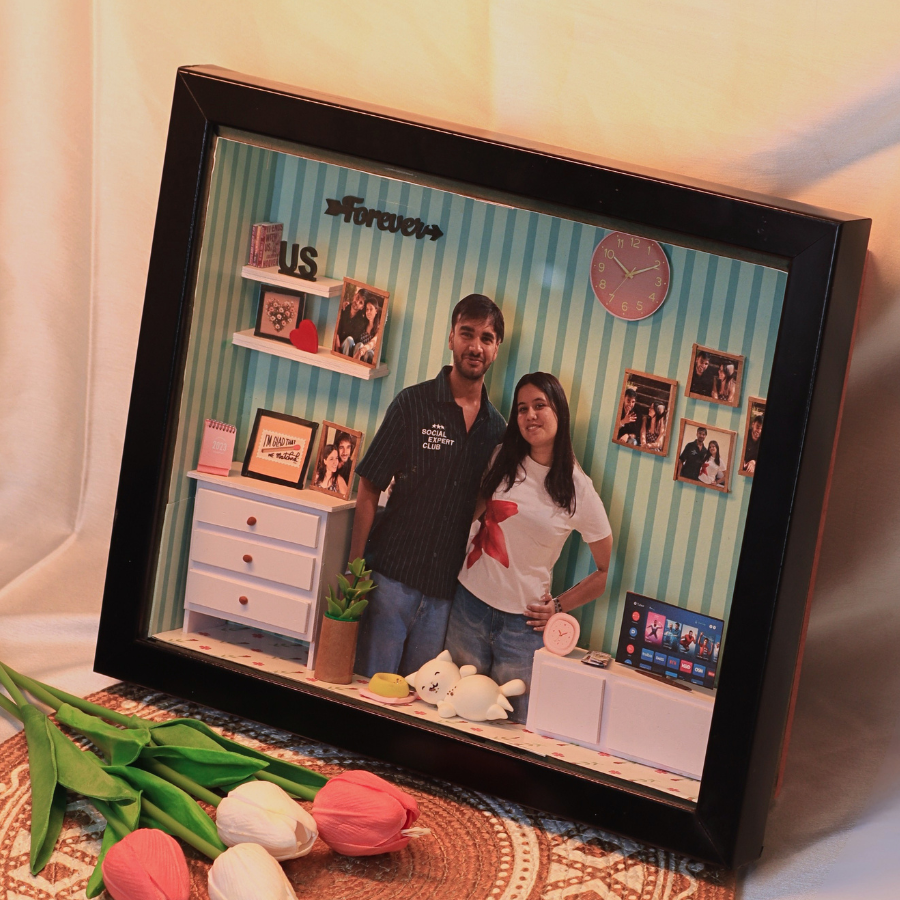 Moments in Miniature – Custom Couple Frame
